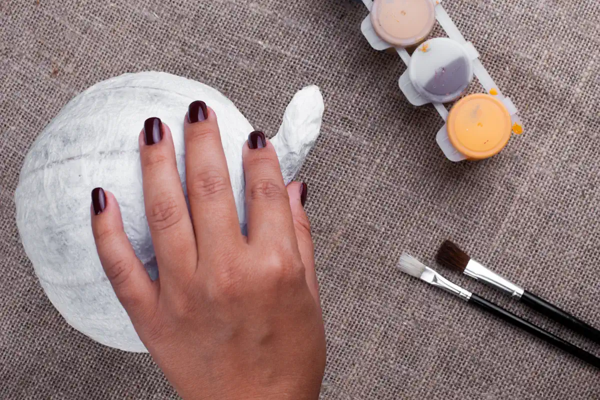 Voici comment appliquer un vernis semi permanent comme une pro