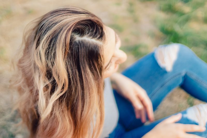 Décolorer des cheveux noirs, pourquoi ça tourne souvent mal (et comment l'éviter