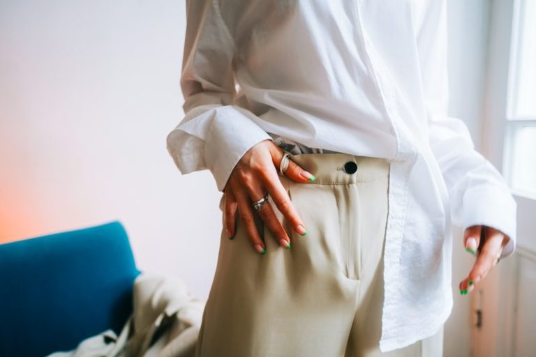 Pantalon blanc, 7 hauts qui vont avec à tous les coups