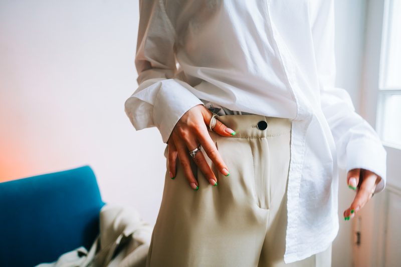 Pantalon blanc, 7 hauts qui vont avec à tous les coups