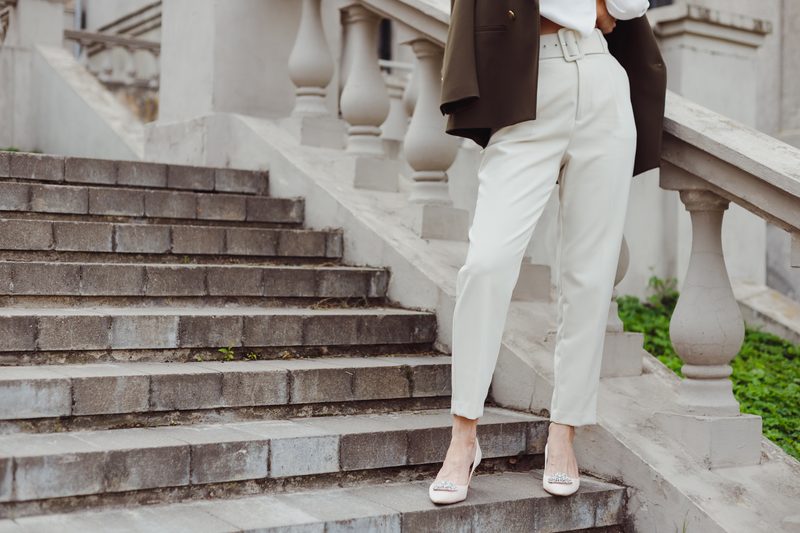 Comment garder un pantalon blanc impeccable (spoiler : c'est possible)
