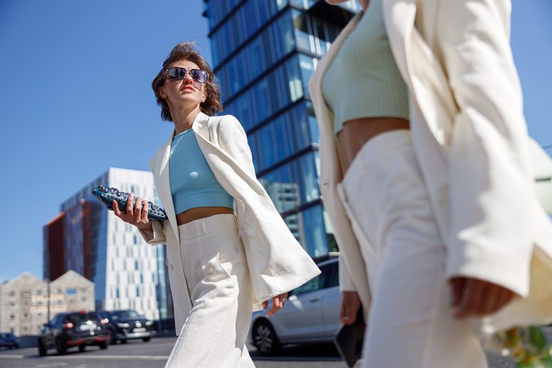 Pantalon blanc, 7 hauts qui vont avec à tous les coups
