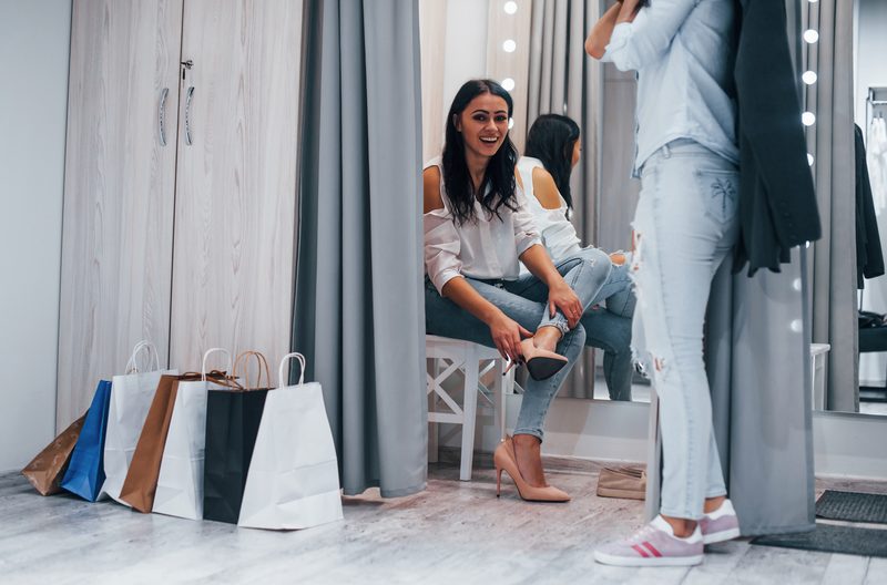 Les marques qui taillent vraiment pour les petites (sans retouche)