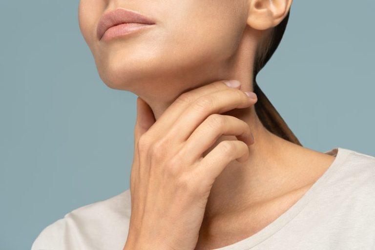 Perdre son double menton sans chirurgie, c'est possible ?